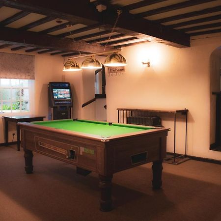 The Lion Hotel Llansantffraid-ym-Mechain Kültér fotó