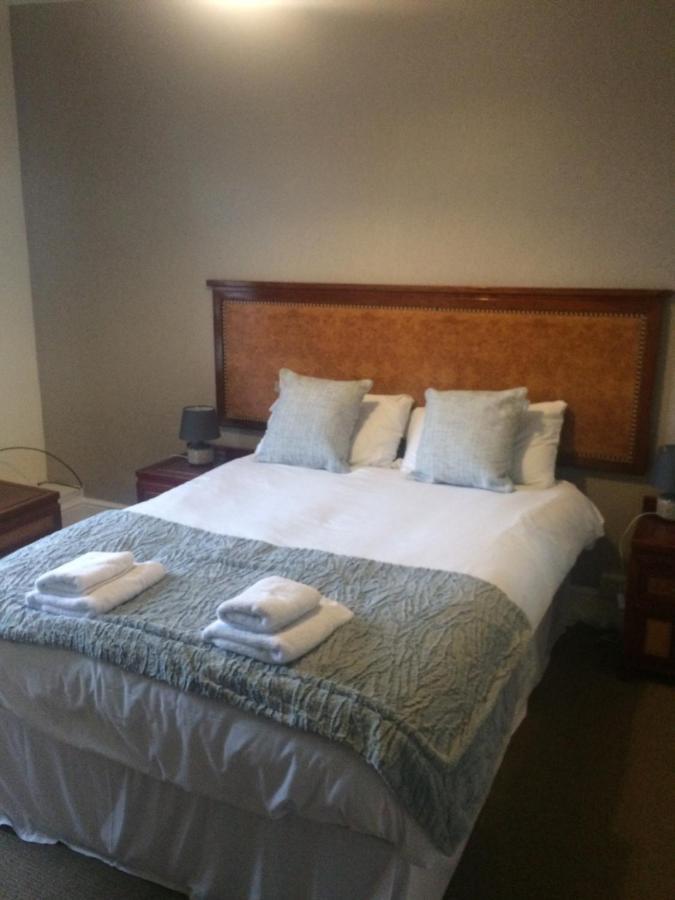 The Lion Hotel Llansantffraid-ym-Mechain Kültér fotó