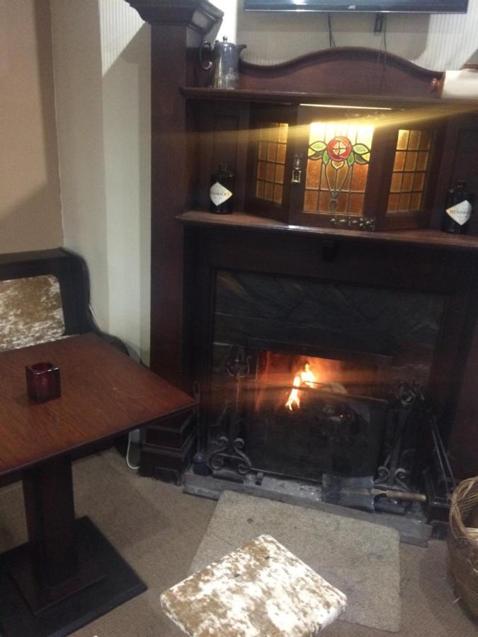 The Lion Hotel Llansantffraid-ym-Mechain Kültér fotó