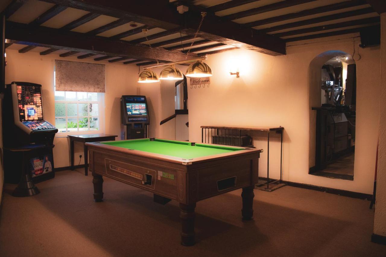 The Lion Hotel Llansantffraid-ym-Mechain Kültér fotó